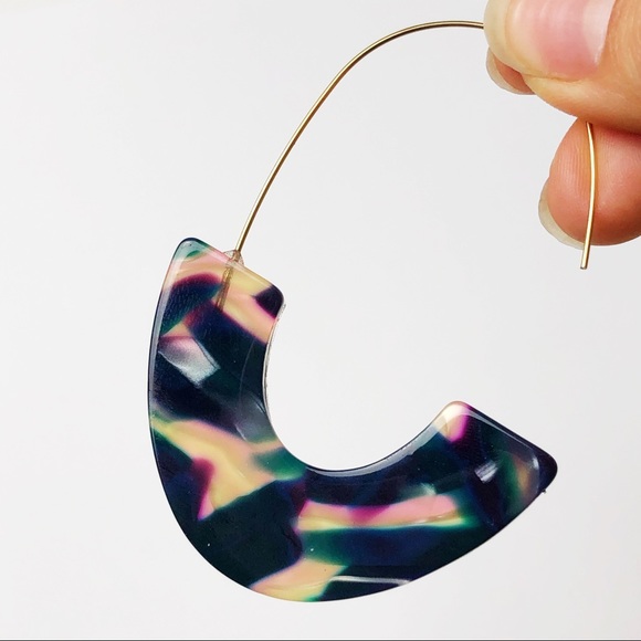 Marbled Acrylic Hoop Earrings - Picture 6 of 8